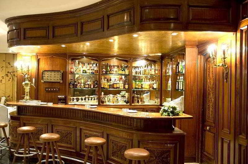 One Shot Reina Victoria Hotel Valencia Restaurant photo