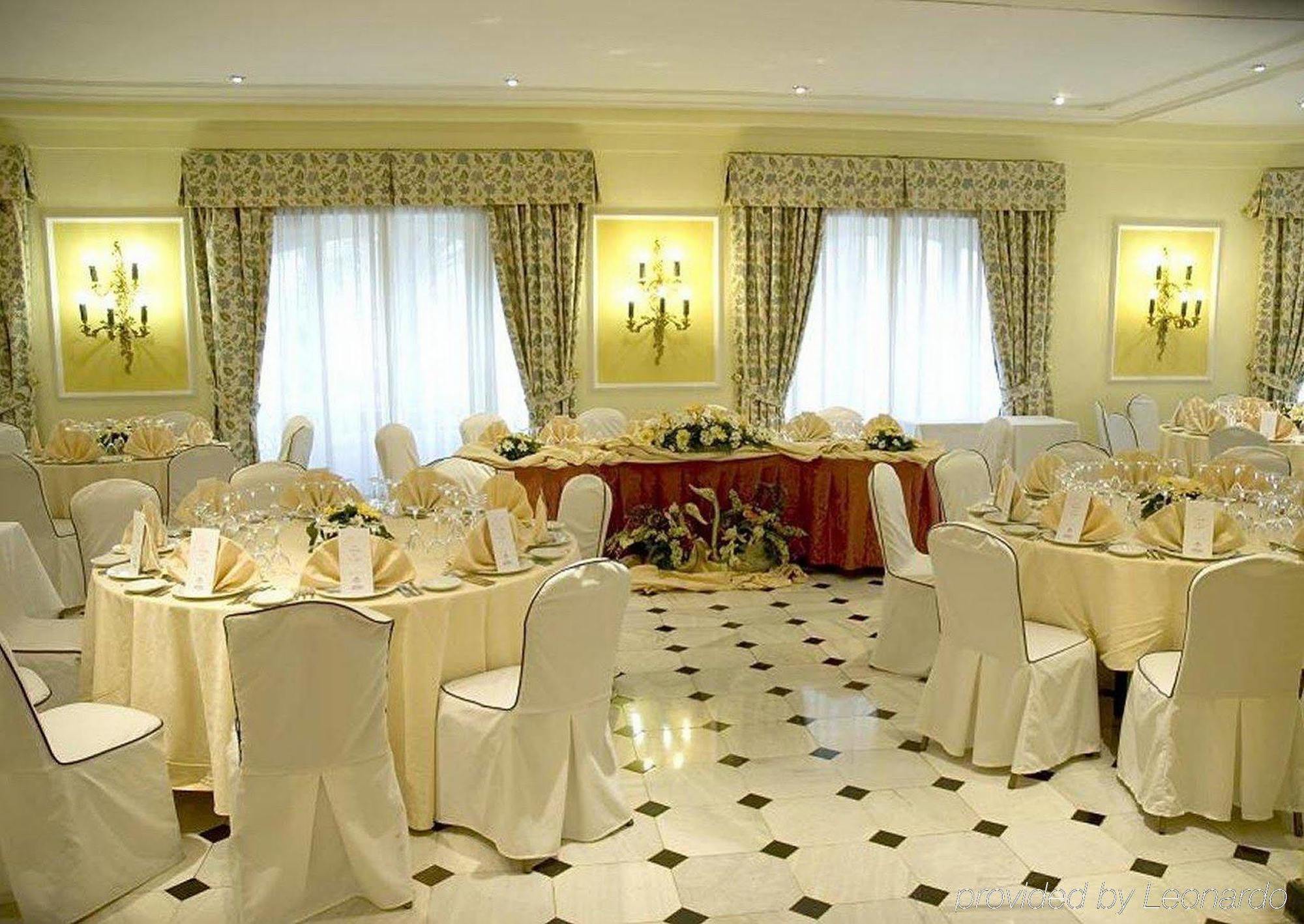 One Shot Reina Victoria Hotel Valencia Restaurant photo